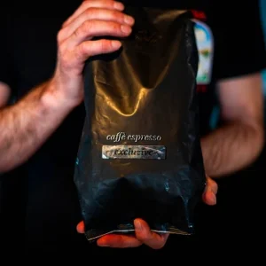 Romantic Excluziv Espressokaffee in schwarzer Verpackung